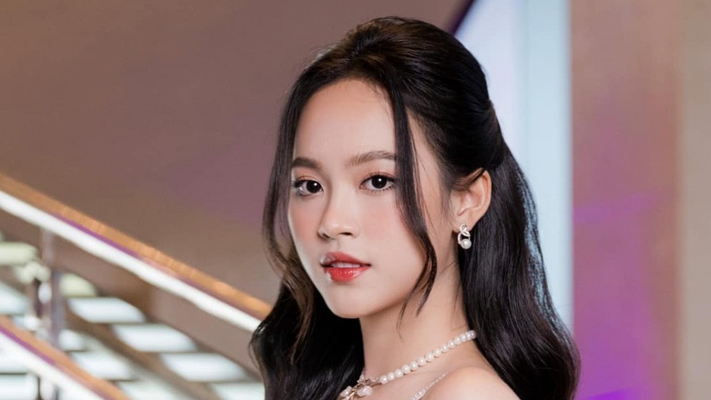 Nhan sắc rạng rỡ của Á hậu Trịnh Thùy Linh