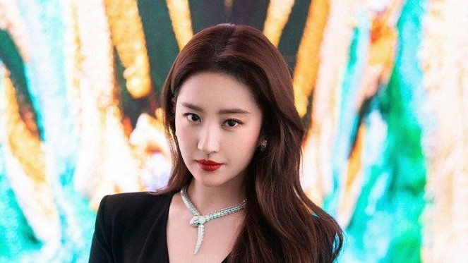 Lưu Diệc Phi đẹp nổi bật kết hợp trang sức cao cấp dự sự kiện thời trang