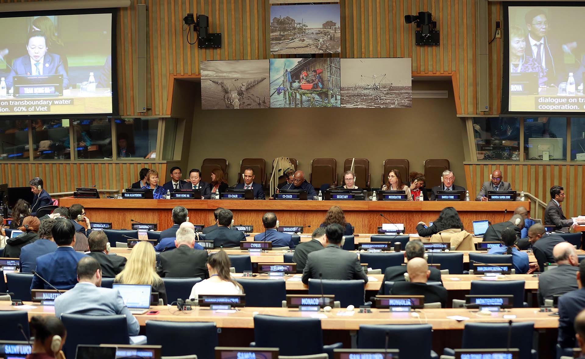 Phó Thủ tướng Trần Hồng Hà tham dự với tư cách diễn giả chính tại phiên đối thoại về hợp tác nước. (Nguồn: VGP)