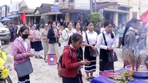 Cộng đồng người Việt tưởng nhớ anh hùng liệt sĩ quân tình nguyện và chuyên gia Việt Nam hy sinh tại Bắc Lào