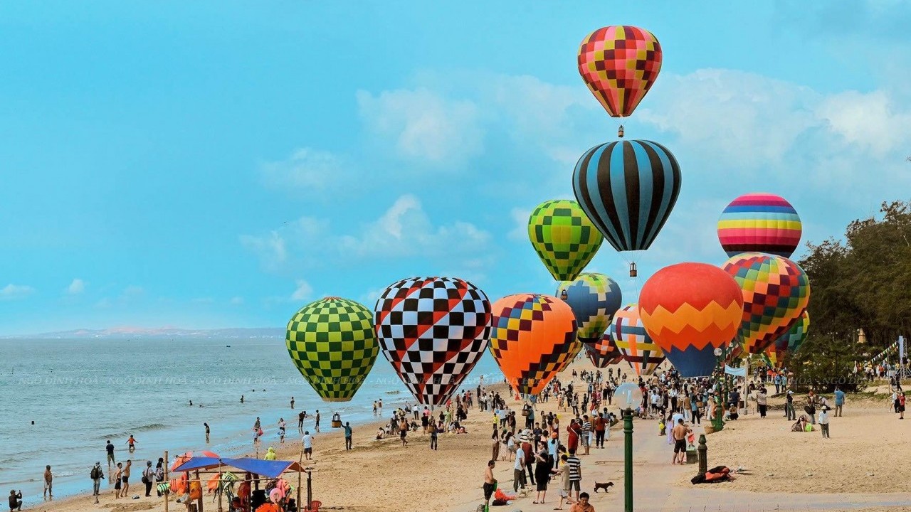 Màn trình diễn sắc màu trước thềm khai mạc Năm Du lịch quốc gia 2023