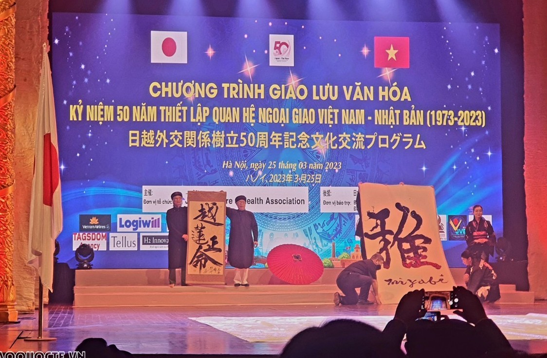 Sôi nổi Chương trình giao lưu văn hóa kỷ niệm 50 năm Ngày thiết lập quan hệ ngoại giao Việt Nam-Nhật Bản