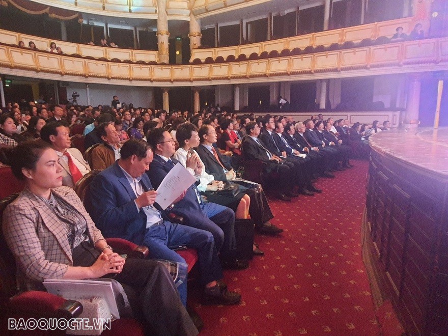 Chương trình giao lưu văn hóa kỷ niệm 50 năm Ngày thiết lập quan hệ ngoại giao Việt Nam-Nhật Bản