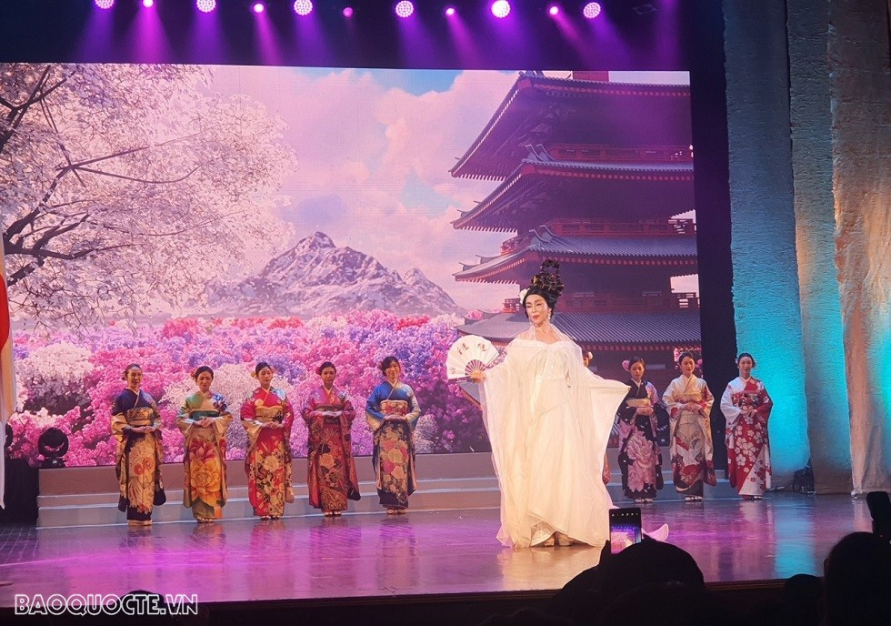 Chương trình giao lưu văn hóa kỷ niệm 50 năm Ngày thiết lập quan hệ ngoại giao Việt Nam- Nhật Bản