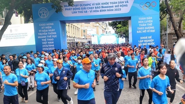 Ngày chạy Olympic vì sức khỏe toàn dân thu hút đông đảo công chúng tham gia