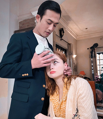 Loạt ảnh hậu trường hài hước và 'lầy lội' của bộ phim 'Gia đình mình vui bất thình lình'