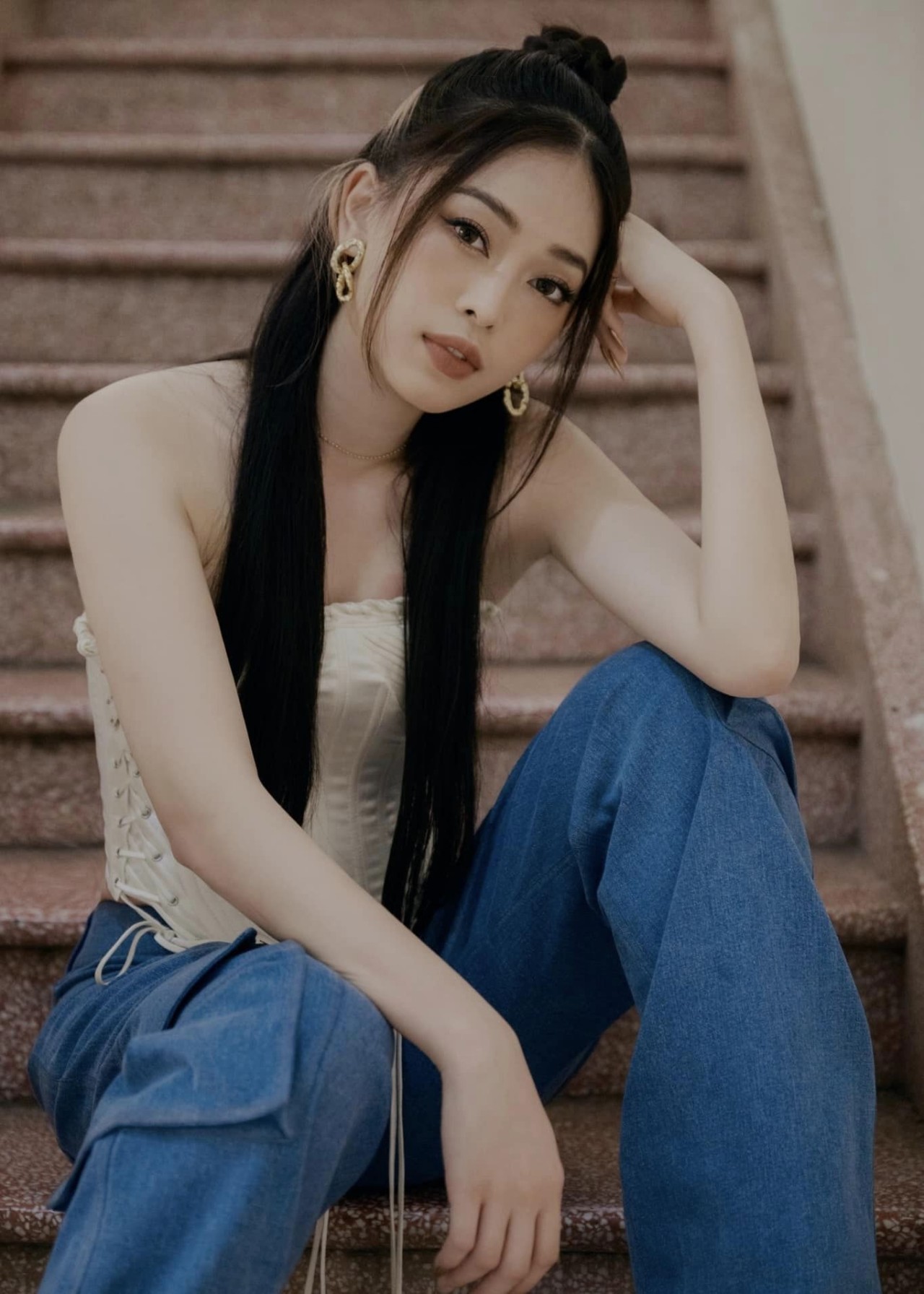 Á hậu Phương Nga