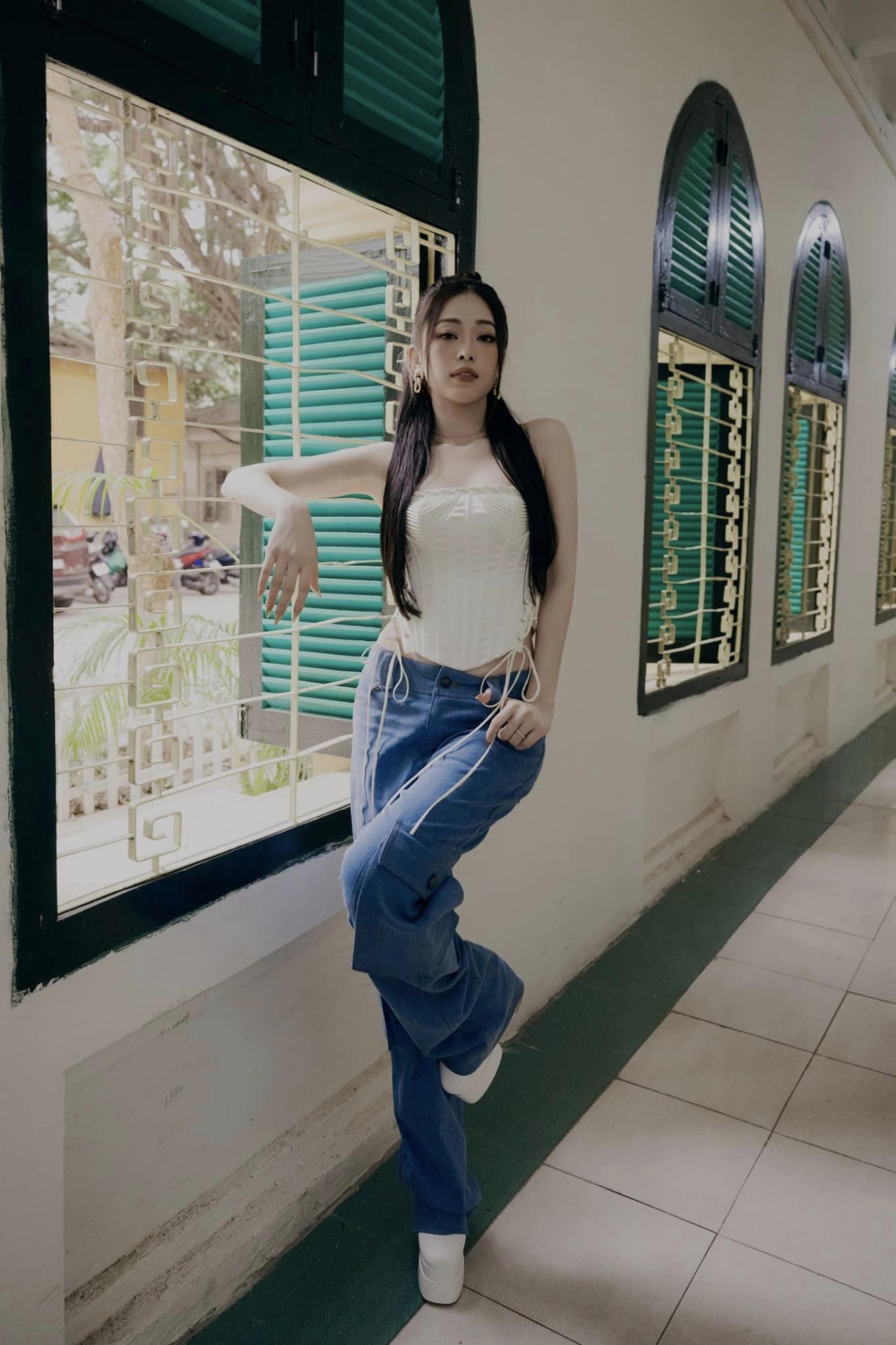 Á hậu Phương Nga