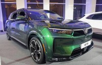 Xuất khẩu ngày 24-26/3: Khủng hoảng ngân hàng thế giới, xuất khẩu 'khó chồng khó'; VinFast chuẩn bị 'xuất xưởng' 1.800 xe điện sang Mỹ, Canada