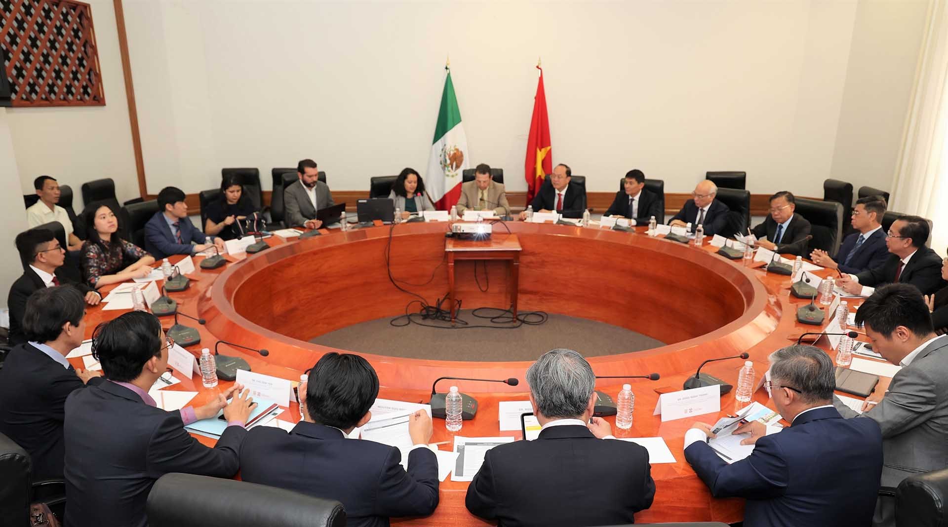 Đoàn Buổi làm việc giữa đoàn công tác Thành ủy TP. Hồ Chí Minh và Bộ Phát triển kinh tế Chính quyền thành phố Mexico City. (Nguồn: TTXVN) biểu Thành ủy TP. Hồ Chí Minh thăm và làm việc tại Mexico