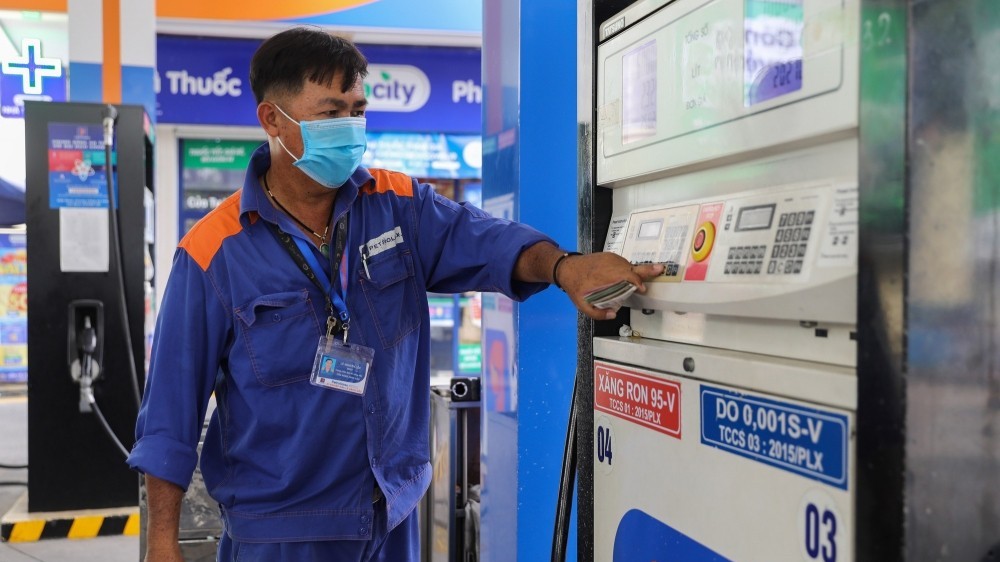 Giá xăng dầu hôm nay 9/5: Tăng nhẹ; chiều nay trong nước sẽ giảm sâu?