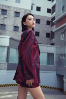 Sao Việt: Hoa hậu Tiểu Vy thần thái sang chảnh, Cao Thái Hà hóa cô thư ký xinh đẹp