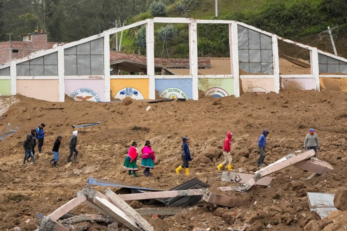 Hiện trường ám ảnh sau vụ sạt lở đất kinh hoàng ở Ecuador