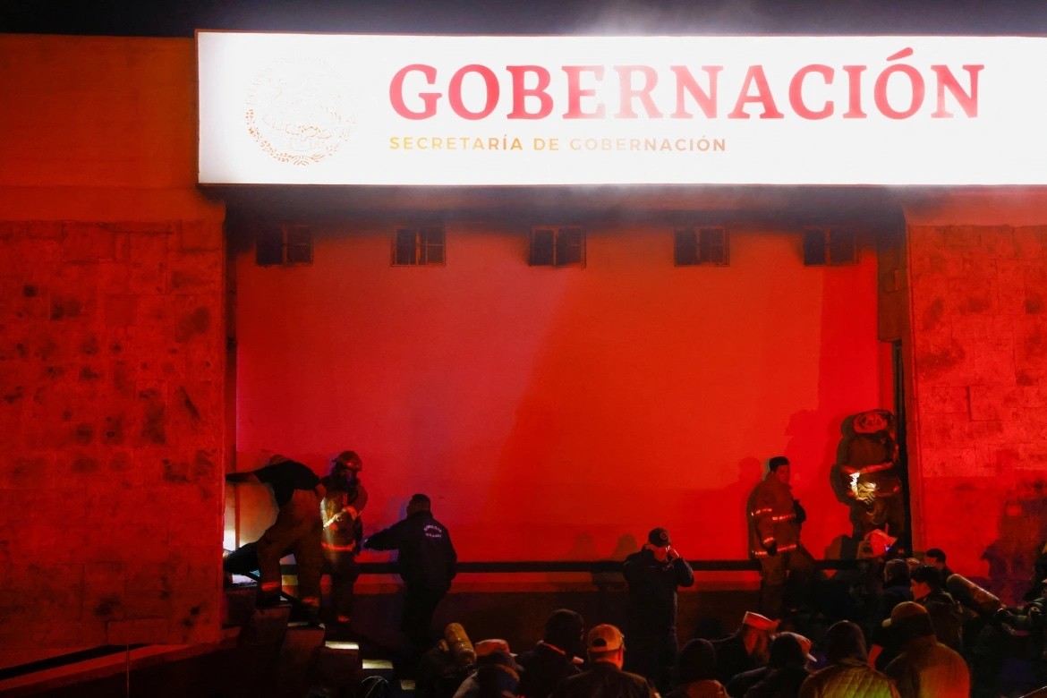 Hình ảnh thương tâm của vụ cháy trung tâm giữ người di cư Mexico