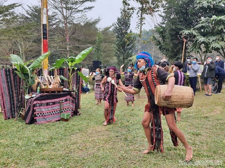 Tháng 4 sẽ tràn ngập 'Sắc màu văn hoá các dân tộc Việt Nam' tại Làng Văn hóa Tháng 4 sẽ tràn ngập 'Sắc màu văn hoá các dân tộc Việt Nam' tại Làng Văn hóa