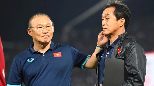 HLV Park Hang Seo tái xuất V-League?