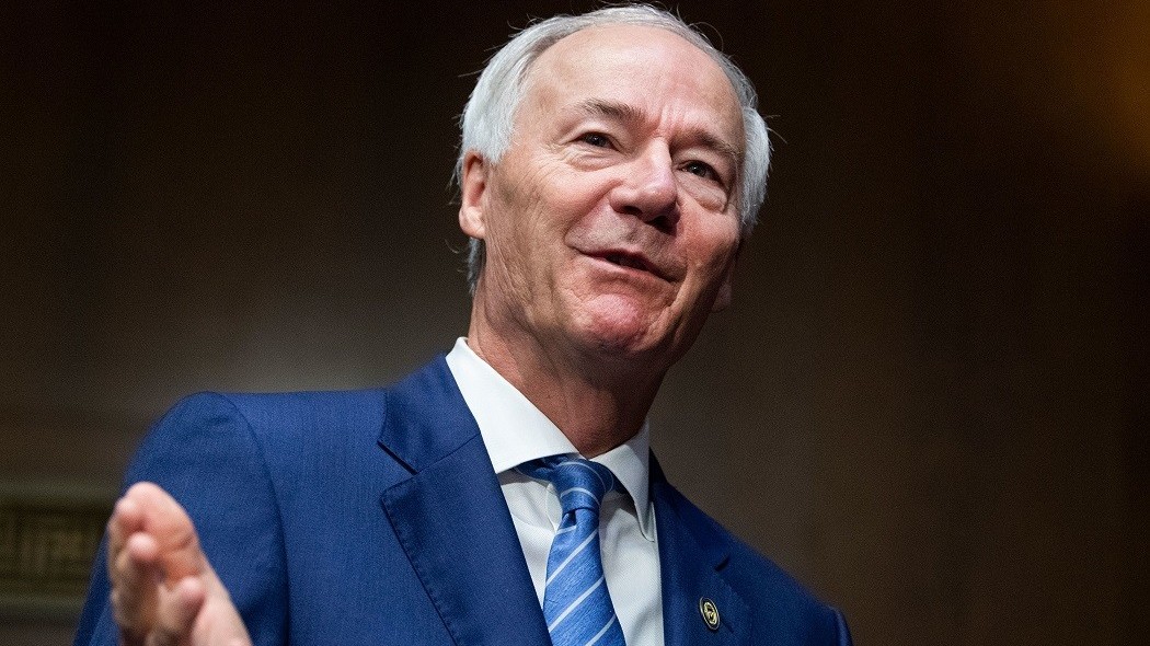 Giữa những rắc rối pháp lý 'bủa vây', cựu Tổng thống Trump có thêm đối thủ mới trên đường đua tranh cử