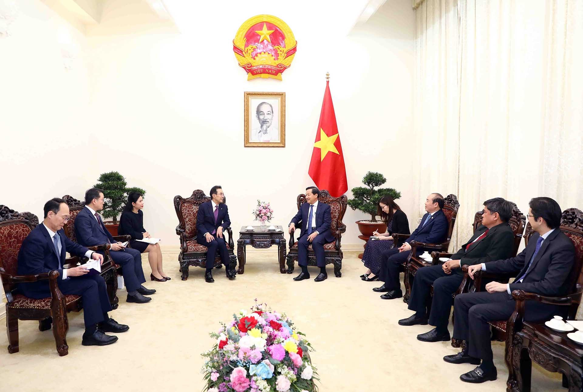 Phó Thủ tướng Chính phủ Lê Minh Khái tiếp Chủ tịch Liên đoàn Hợp tác xã Nông nghiệp quốc gia Hàn Quốc Lee Sung Hee. (Nguồn: TTXVN)