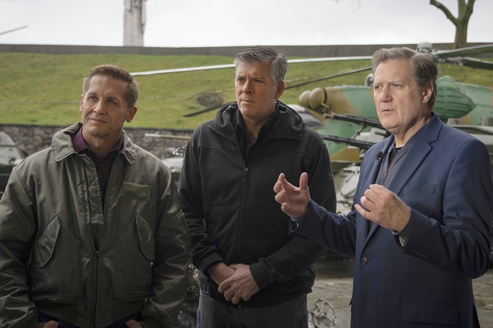 (04.04) Cựu Ngoại trưởng Mỹ Mike Pompeo (ngoài cùng, bên phải) trong chuyến thăm Kiev, Ukraine ngày 3/4. (Nguồn: AFP) (04.04) Cựu Ngoại trưởng Mỹ Mike Pompeo (ngoài cùng, bên phải) trong chuyến thăm Kiev, Ukraine ngày 3/4. (Nguồn: AFP)