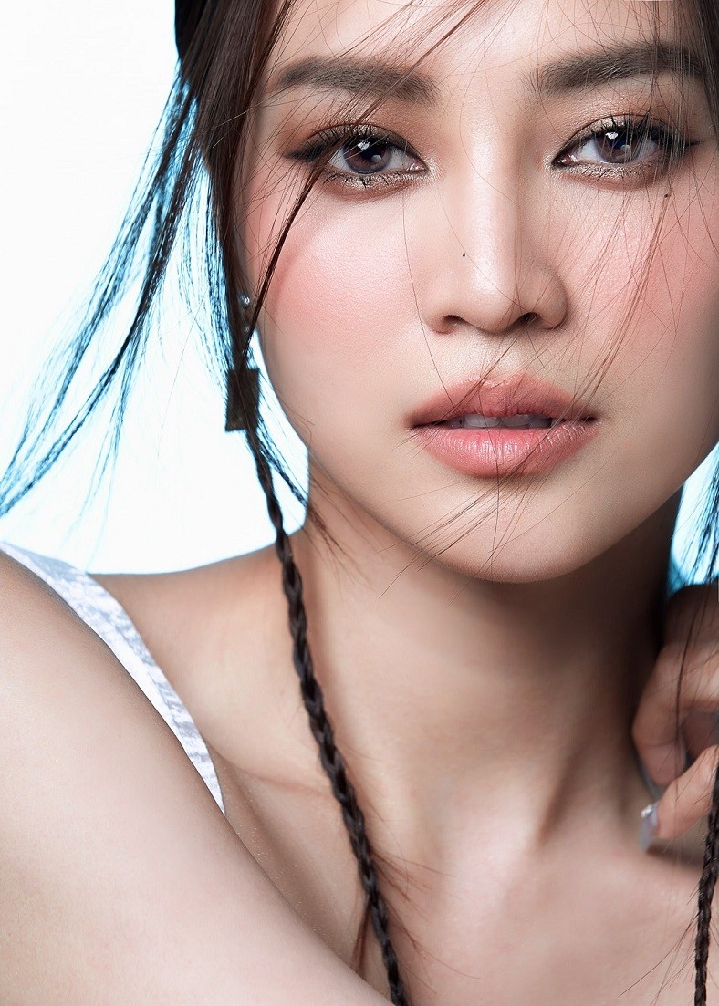 Ninh Dương Lan Ngọc biến hoá đa dạng nhiều phong cách thời trang nhưng luôn hướng đến hình tượng người phụ nữ trưởng thành, đầy năng lượng. Ninh Dương Lan Ngọc biến hoá đa dạng nhiều phong cách thời trang nhưng luôn hướng đến hình tượng người phụ nữ trưởng thành, đầy năng lượng.