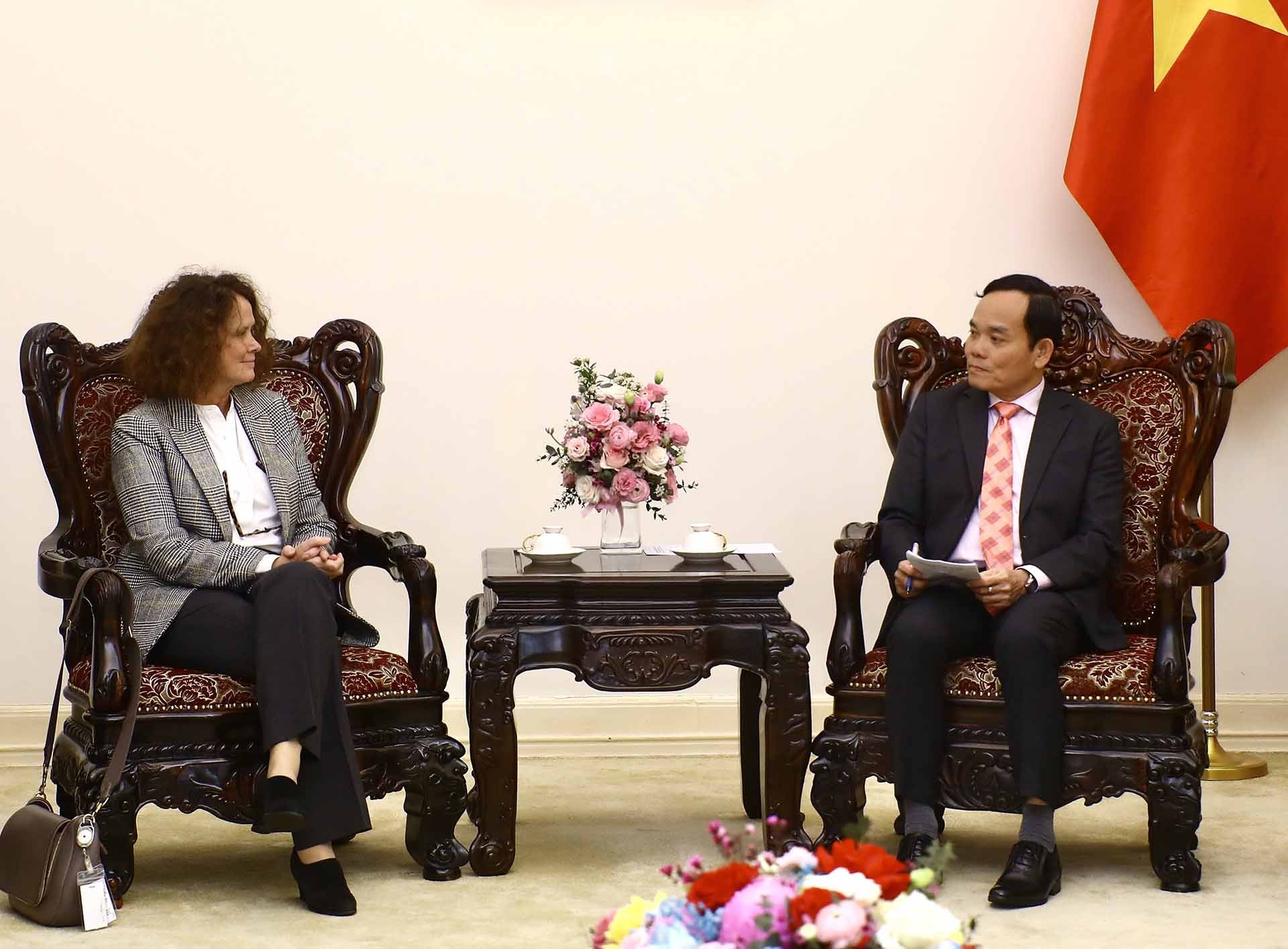 Phó Thủ tướng Trần Lưu Quang tiếp bà Carolyn Turk, Giám đốc Quốc gia Ngân hàng Thế giới tại Việt Nam. (Nguồn: TTXVN) Phó Thủ tướng Trần Lưu Quang tiếp bà Carolyn Turk, Giám đốc Quốc gia Ngân hàng Thế giới tại Việt Nam. (Nguồn: TTXVN)