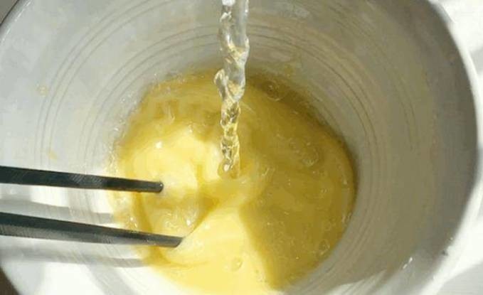 Bữa sáng nhanh gọn với trứng gà khuấy nước sôi, dầu mè giúp tăng thị lực, bảo vệ gan, thanh nhiệt...