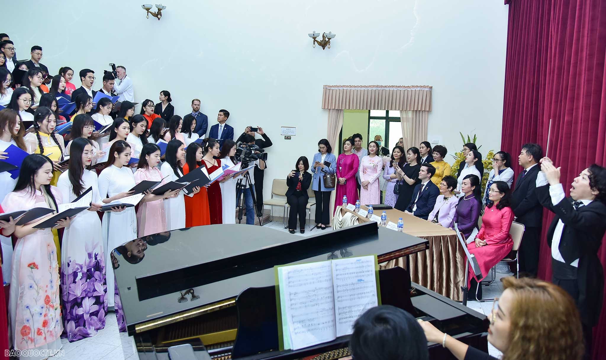 Phu nhân Chủ tịch nước và Phu nhân Toàn quyền Australia thăm Học viện Âm nhạc Quốc gia Việt Nam