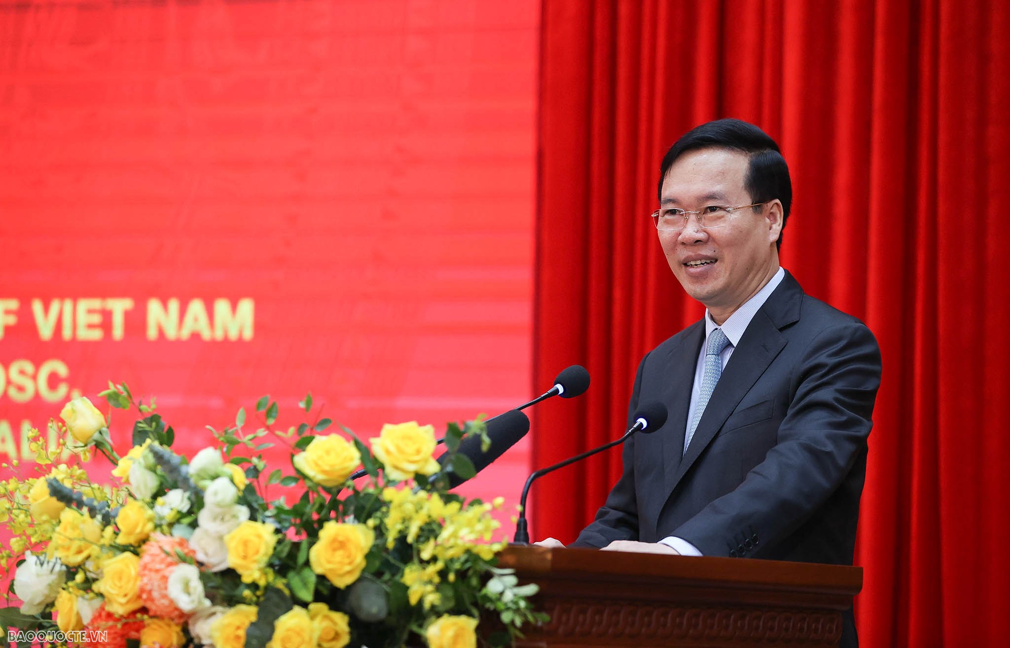 Chủ tịch nước và Toàn quyền Australia giao lưu với lực lượng gìn giữ hoà bình, trồng cây hoà bình mang tên ngọc lan Chủ tịch nước và Toàn quyền Australia giao lưu với lực lượng gìn giữ hoà bình, trồng cây hoà bình mang tên ngọc lan