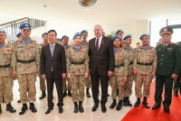 Chủ tịch nước và Toàn quyền Australia giao lưu với chiến sĩ mũ nồi xanh, trồng cây mong ước hoà bình