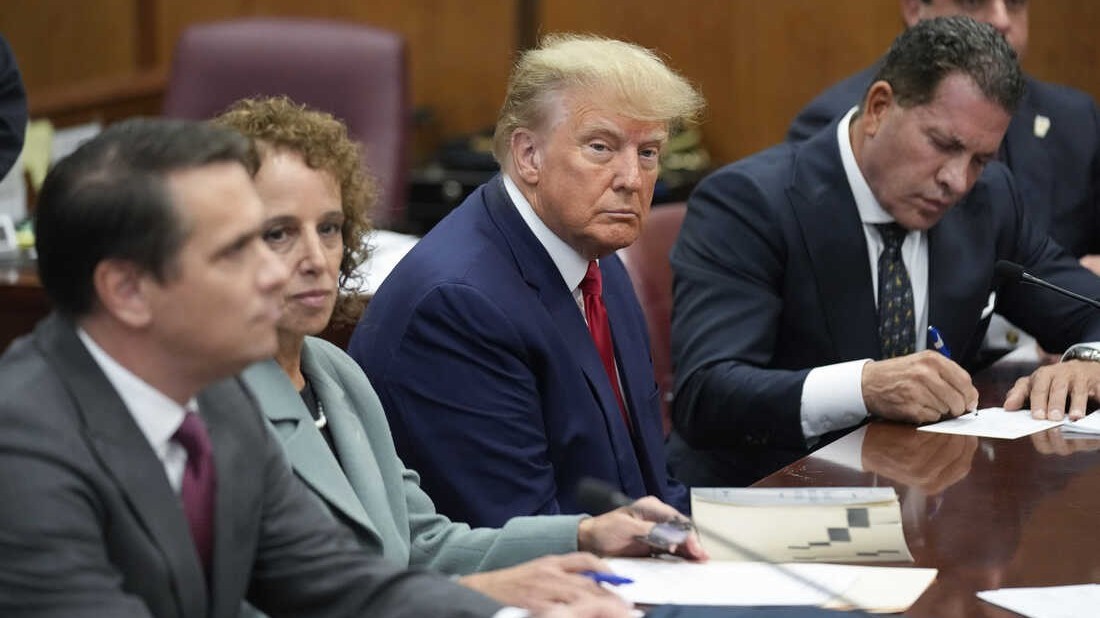 Cựu Tổng thống Mỹ Donald Trump im lặng bất thường trong ngày trình diện tòa, ra về 'thất vọng và buồn bã'