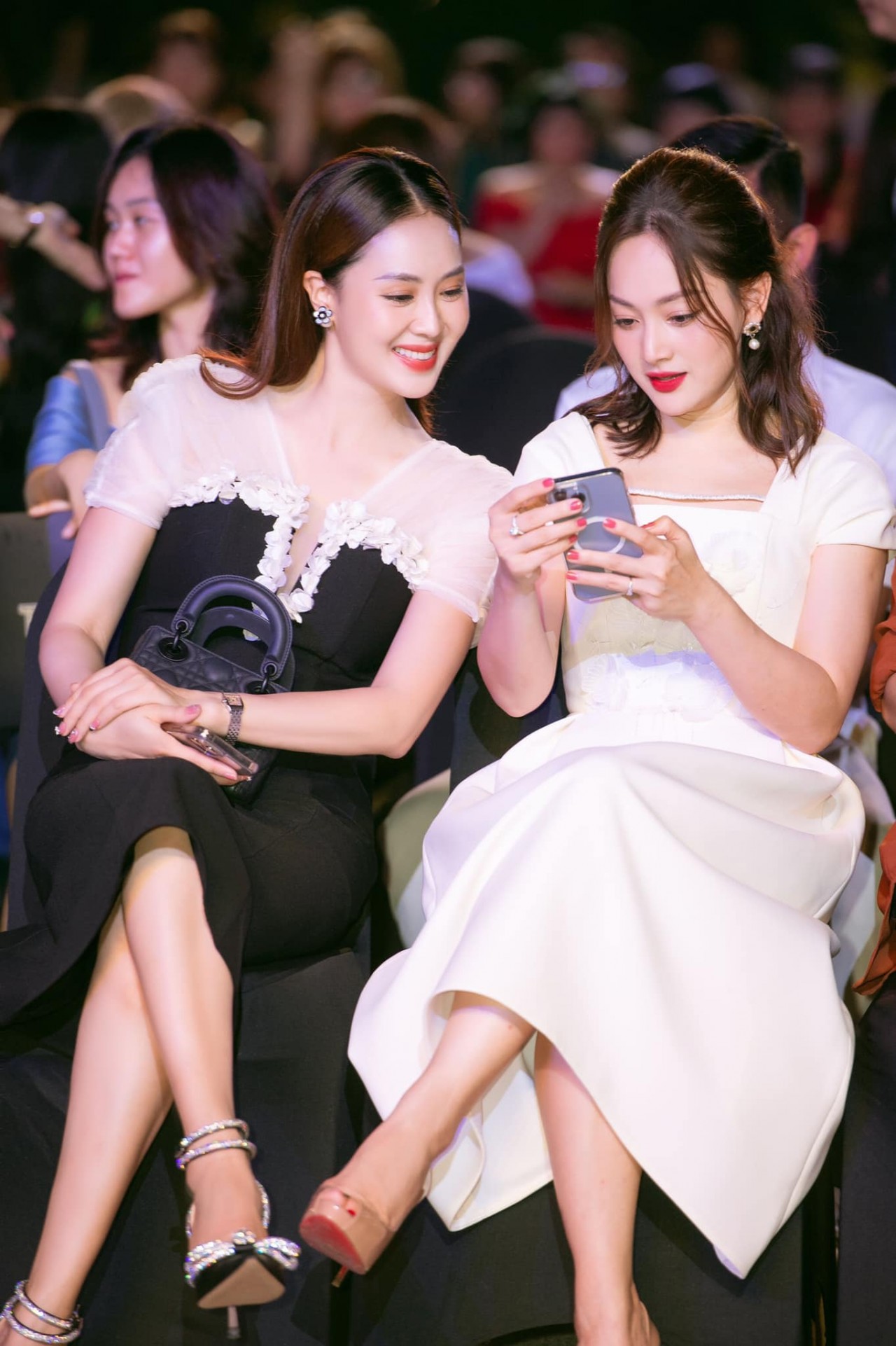 Lan Phương đọ sắc cùng Hồng Diễm