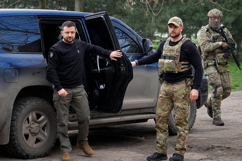 Tình hình Ukraine: Tổng thống Zelensky đã qua biên giới Ba Lan, Nhật Bản hứa hẹn với Kiev. (Nguồn: Twitter)