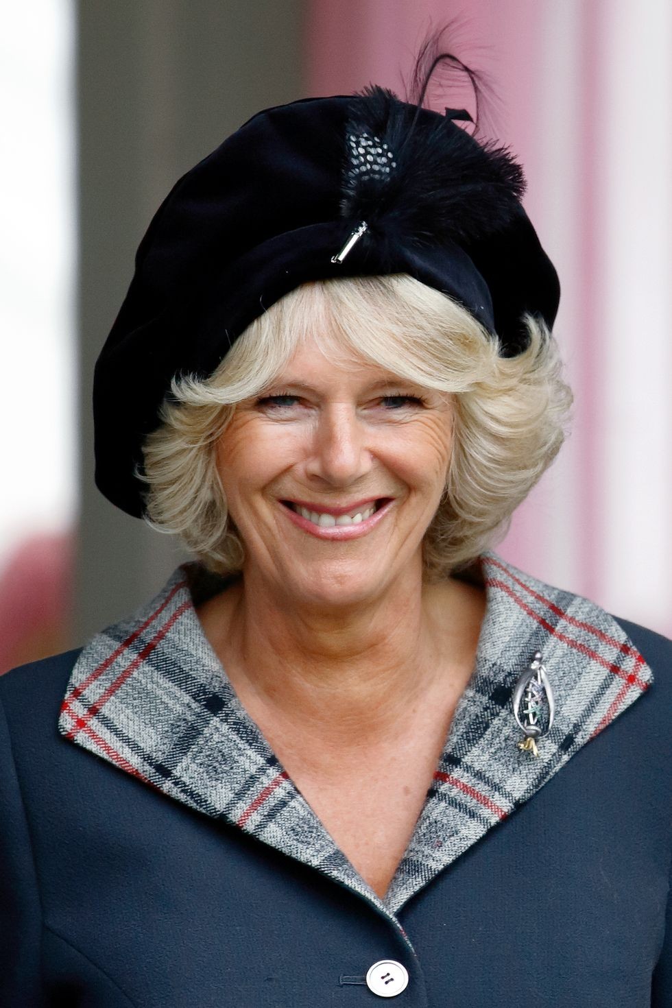 Hoàng gia Anh: Ngắm bộ sưu tập trâm cài áo xa xỉ của Hoàng hậu Camilla