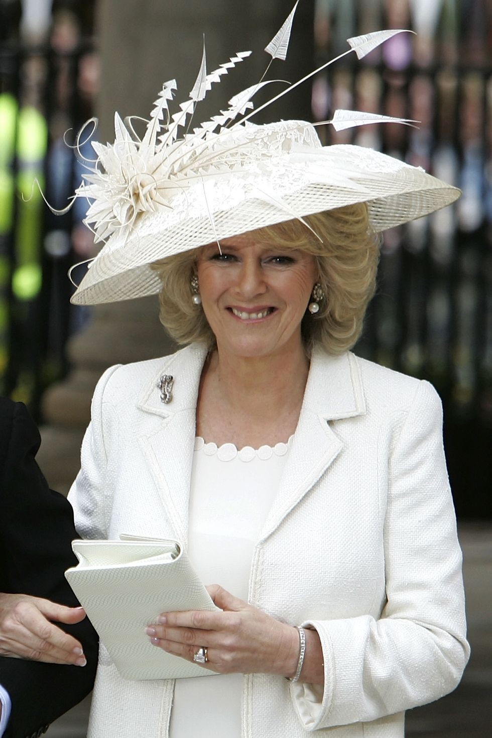 Hoàng gia Anh: Ngắm bộ sưu tập trâm cài áo xa xỉ của Hoàng hậu Camilla