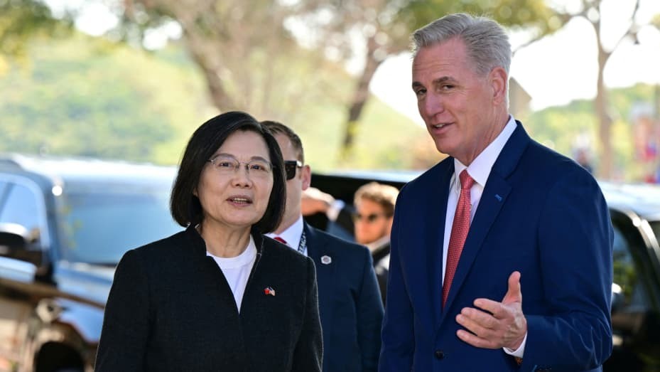 Ông McCarthy, một thành viên đảng Cộng hòa, người đứng thứ ba trong hệ thống phân cấp lãnh đạo của Mỹ thông qua vị trí Hạ viện, đã tiếp đón bà Thái Anh Văn vào tại Thư viện Tổng thống Ronald Reagan ở Thung lũng Simi ở California. (Nguồn: AFP)