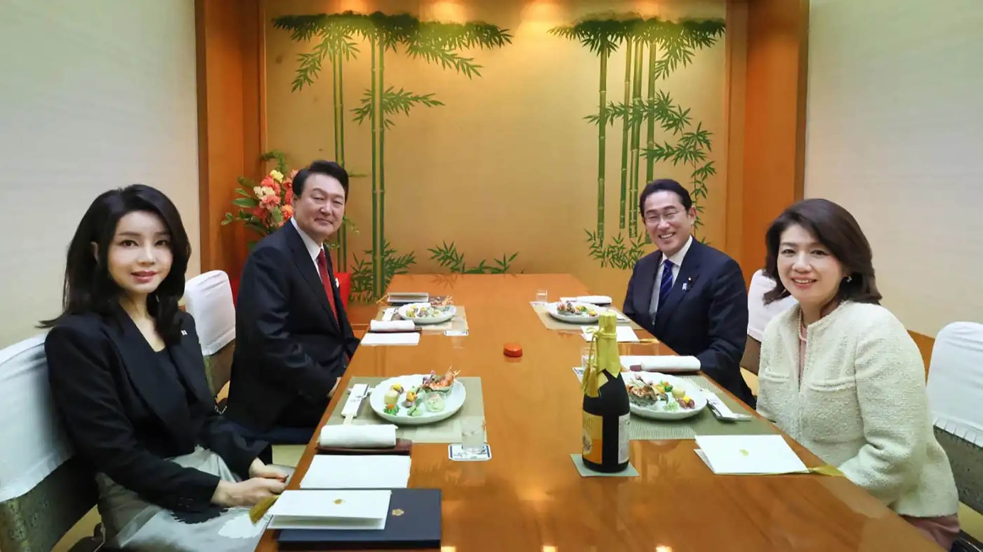 Những nét chính trong Sách Xanh ngoại giao Nhật Bản