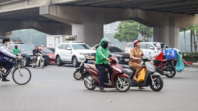 Dự báo thời tiết đêm nay và ngày mai (6-7/4): Hà Nội, Đông Bắc Bộ đêm có mưa, lạnh về đêm và sáng; Bắc Trung Bộ chuyển mát; phía Nam nắng nóng