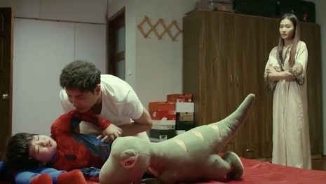 Gia đình mình vui bất thình lình: Trích đoạn đêm tân hôn nhiều hài hước của Danh và Trâm Anh hút triệu view