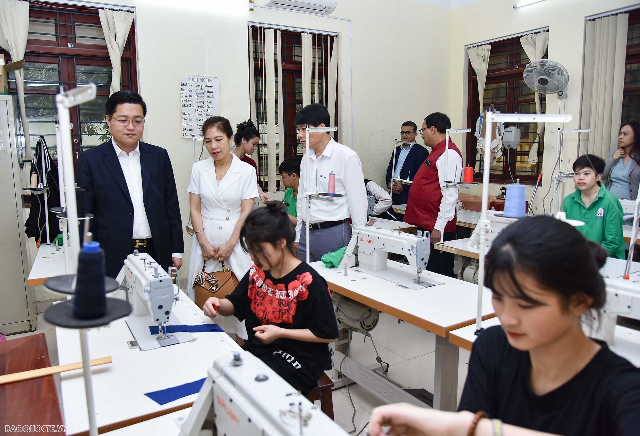 Trao 80 triệu đồng cho trẻ em khuyết tật và bị bỏ rơi tại tỉnh Bắc Ninh