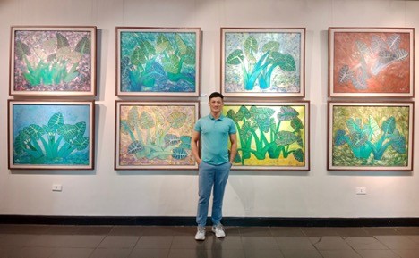 Họa sĩ Dương Xuân Quyền và những tác phẩm “Hoa dọc mùng” được trưng bày Triển lãm tại Hà Nội. Họa sĩ Dương Xuân Quyền và những tác phẩm “Hoa dọc mùng” được trưng bày Triển lãm tại Hà Nội.