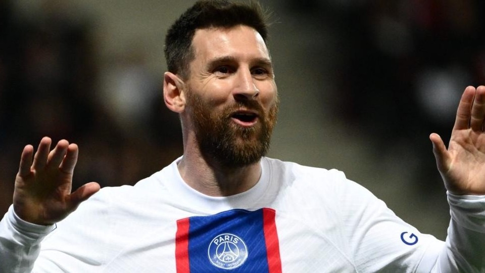 Messi 'đánh bật' Ronaldo, lập kỷ lục mới