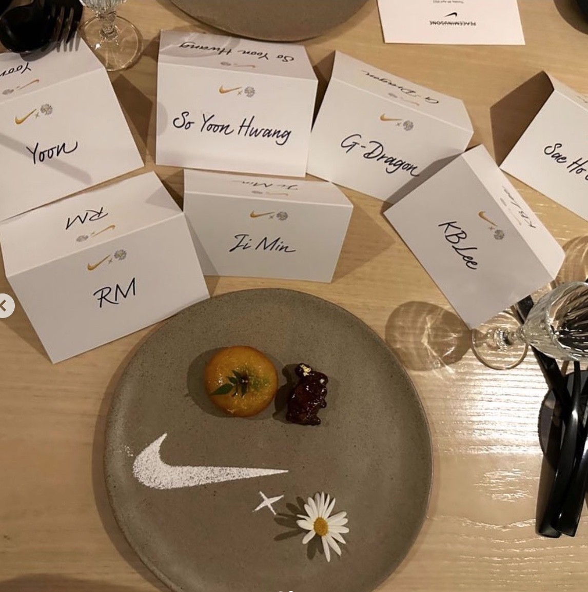 Ba ‘mảnh ghép’ của Bigbang chụp ảnh cùng nhau sau 6 năm Ba ‘mảnh ghép’ của Bigbang chụp ảnh cùng nhau sau 6 năm