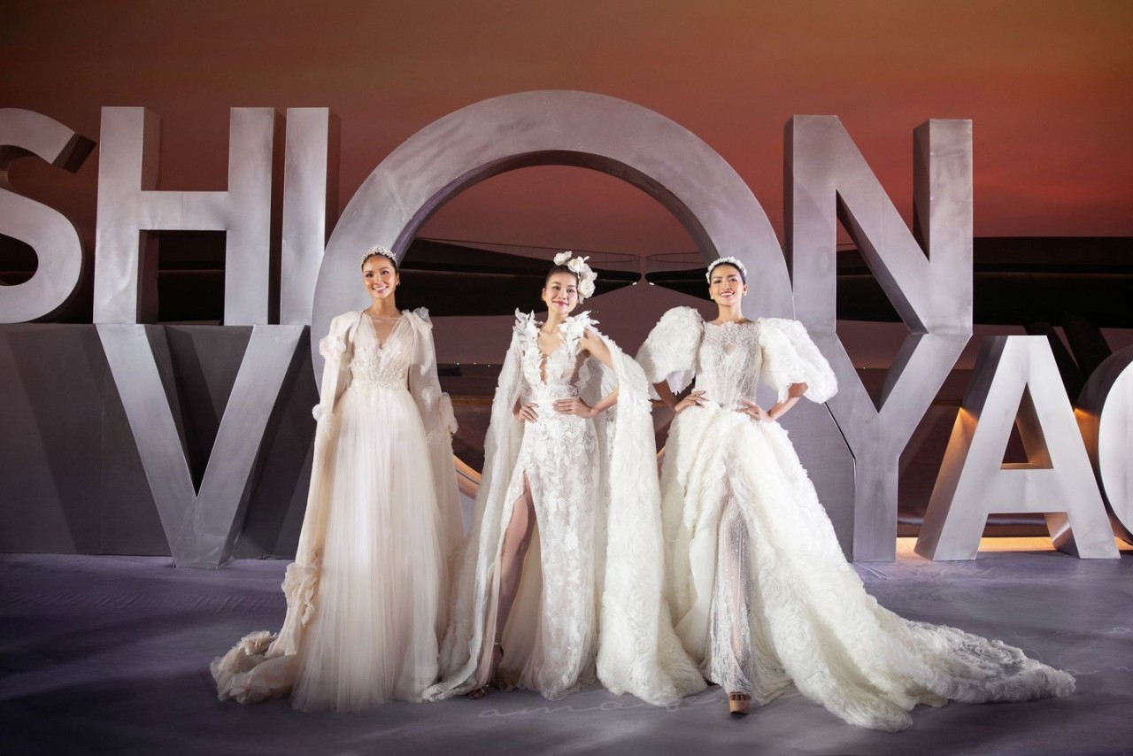 Siêu mẫu Thanh Hằng đọ dáng cùng H'Hen Niê