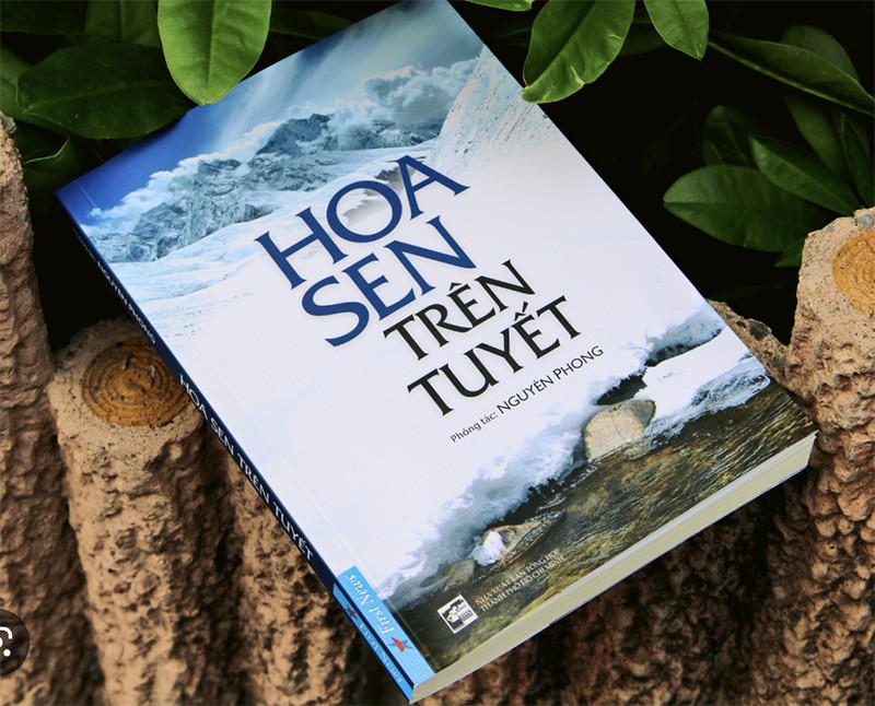 Góc sách: Hoa sen trên tuyết – Câu chuyện cuộc sống tìm ra ý nghĩa cuộc đời Góc sách: Hoa sen trên tuyết – Câu chuyện cuộc sống tìm ra ý nghĩa cuộc đời