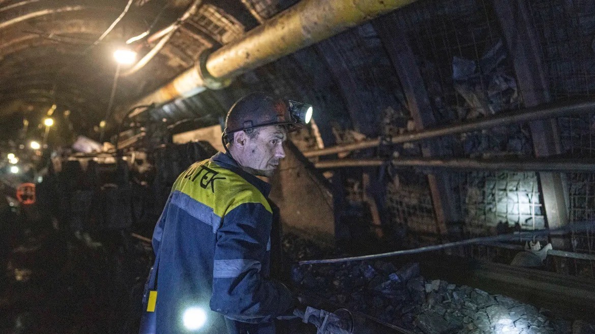 Bên trong hầm mỏ khai thác than của Ukraine