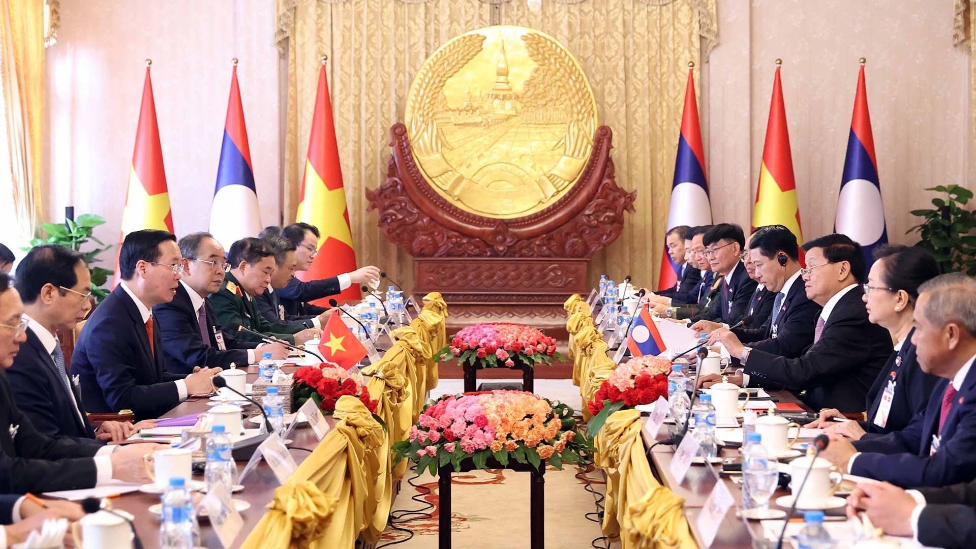 Đơm thêm hoa cho ‘mối tình’ hữu nghị vĩ đại Việt Nam-Lào