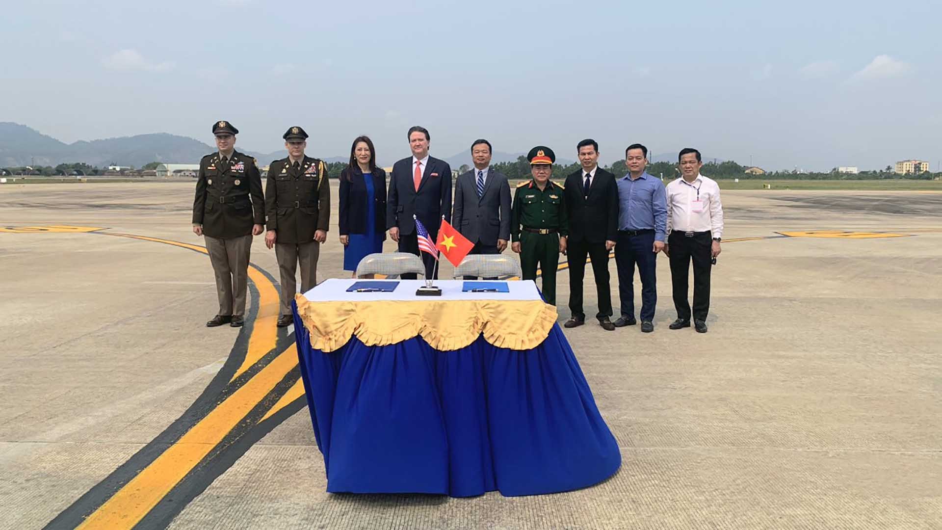 Các đại biểu tại lễ hồi hương hài cốt quân nhân Hoa Kỳ, Các đại biểu tại lễ hồi hương hài cốt quân nhân Hoa Kỳ,