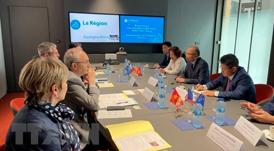 50 năm quan hệ Việt Nam-Pháp : Từ nền tảng vững chắc đến hành trình cùng xây dựng sức mạnh và chỗ đứng 50 năm quan hệ Việt Nam-Pháp : Từ nền tảng vững chắc đến hành trình cùng xây dựng sức mạnh và chỗ đứng