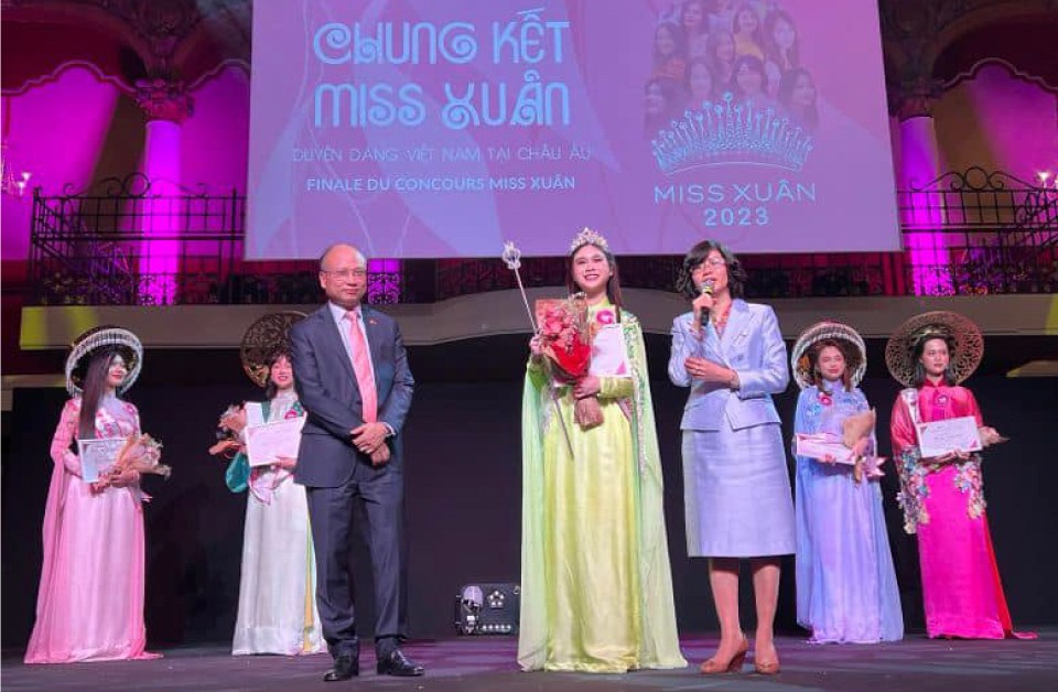 50 năm quan hệ Việt Nam-Pháp : Từ nền tảng vững chắc đến hành trình cùng xây dựng sức mạnh và chỗ đứng 50 năm quan hệ Việt Nam-Pháp : Từ nền tảng vững chắc đến hành trình cùng xây dựng sức mạnh và chỗ đứng