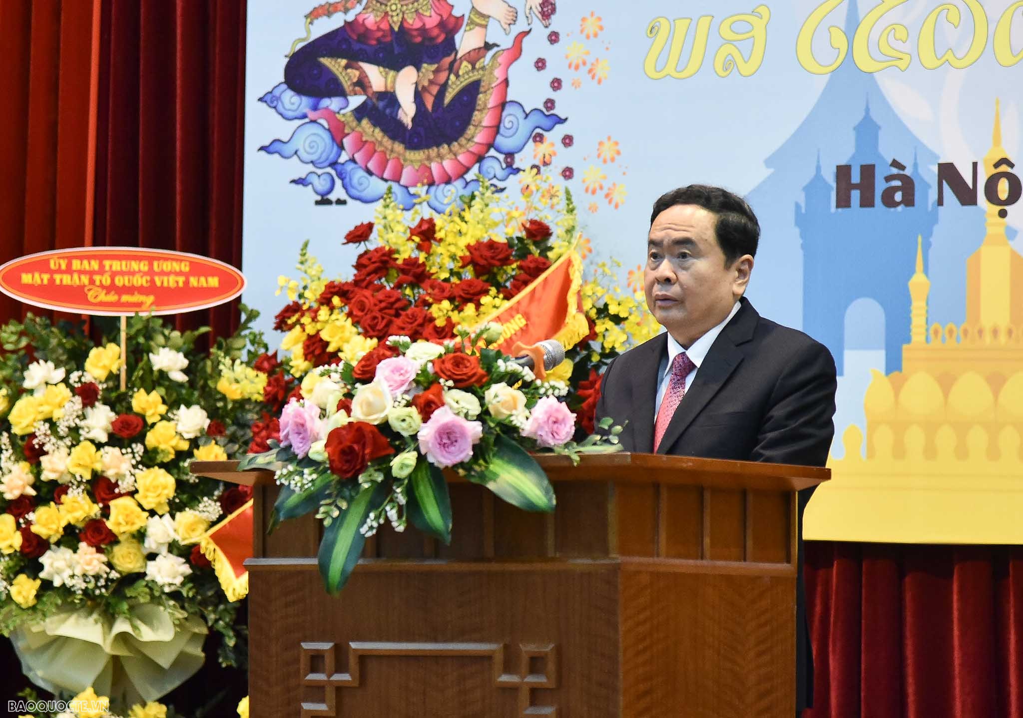 Lễ buộc chỉ cổ tay dịp Tết cổ truyền Bunpimay Lào tại Hà Nội Thúc đẩy quan hệ hữu nghị vĩ đại, đoàn kết đặc biệt nhân dịp Tết cổ truyền Bunpimay Lào